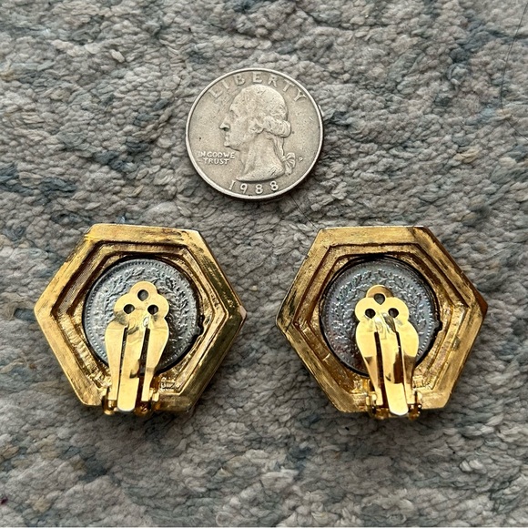 Vintage Kenneth Jay Lane 1980s coin clip-on earrings - Picture 2 of 2